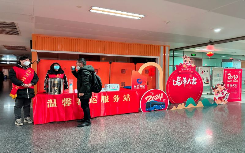 平靜的旅途中，熟悉的溫馨依舊 ——春運(yùn)路上的暖心服務(wù)